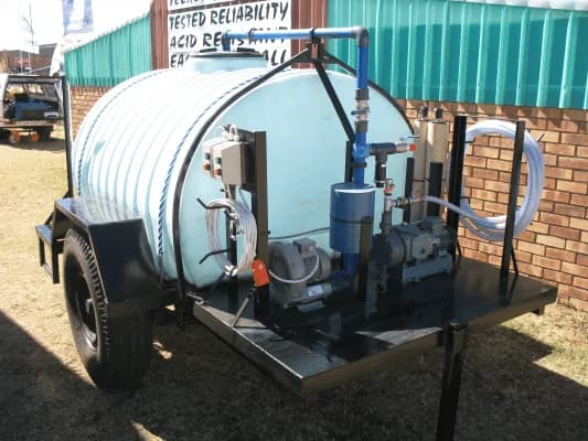 Mobile compost tea dosing unit for pivot irrigation